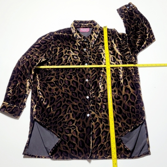 VTG Denim&Co. Shimmering Velvet Leopard Print Long Sleeve Button Down Top (L) - Picture 8 of 9